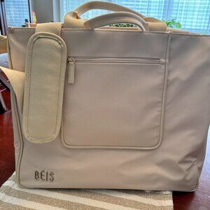 Beis East to West Tote in Beige